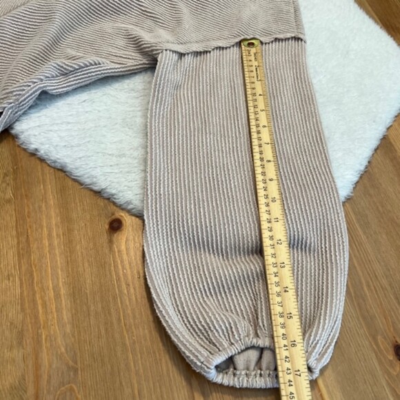 Molly Green Womens Tan Low VNeck Textured Balloon Sleeve Pullover Top Size Large - Picture 10 of 11